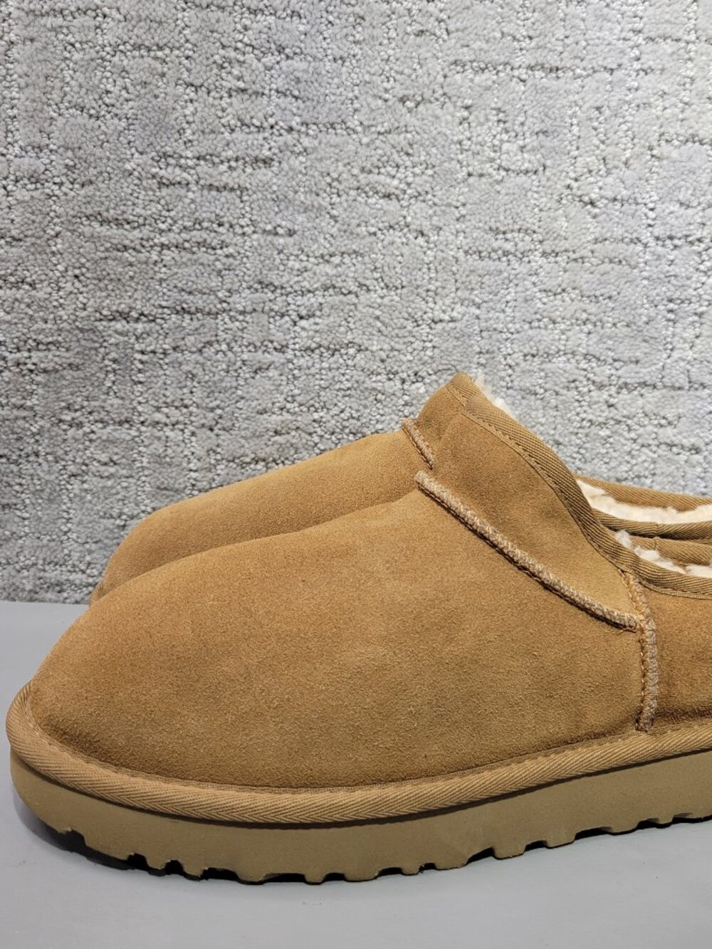 UGG Australian Classic Women's Size US 9 Chestnut Suede Slippers 1108193 - Picture 2 of 13